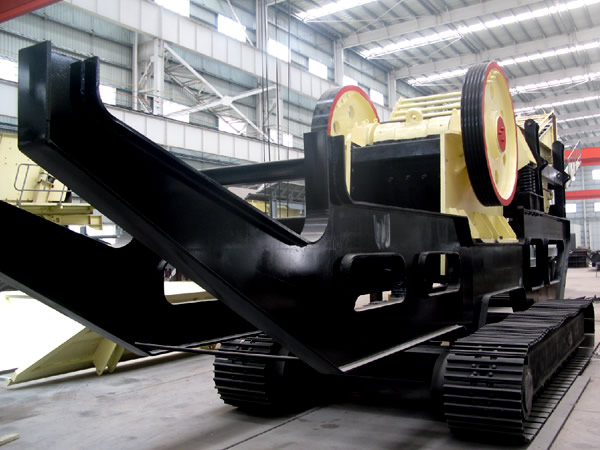 玄武岩处理“神器”，履带移动粉碎机时产500吨如探囊取物
